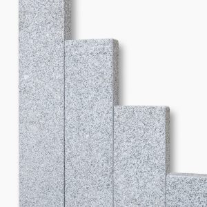 palisaden-8x20cm-bravo-exacta-geflammt-edelgrau-vietnam-granit