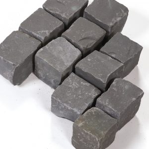 pflastersteine-grauwacke-dunkelbraun-grau-deutschland-sandstein