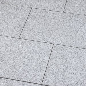 terrassenplatten-bravo-eco-exacta-geflammt-edelgrau-china-granit