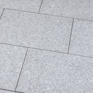 terrassenplatten-bravo-exacta-geflammt-edelgrau-china-granit