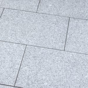 terrassenplatten-bravo-exacta-geflammt-edelgrau-vietnam-granit