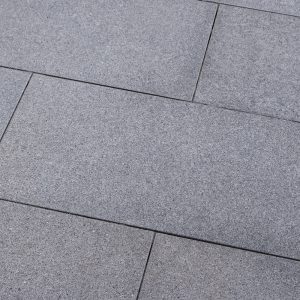 terrassenplatten-gala-exacta-satiniert-anthrazit-vietnam-granit
